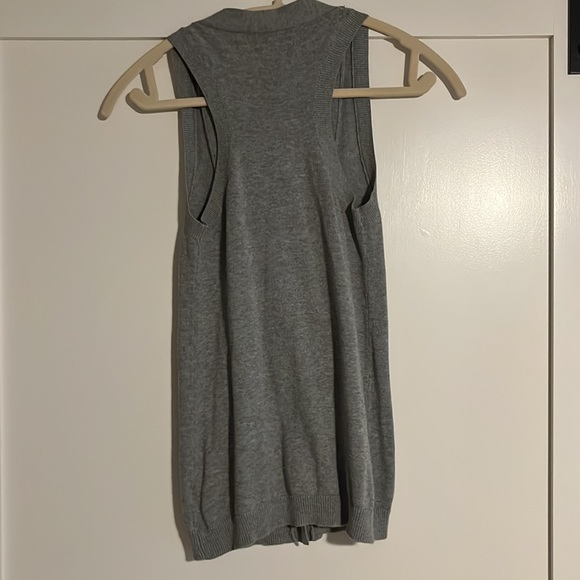 Miley Cyrus and Max Azria Gray Vest - Picture 2 of 4